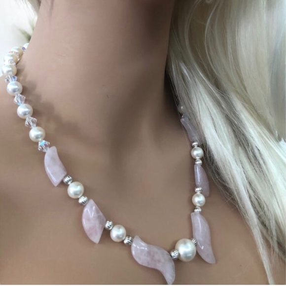 NWT Rose Quartz Crystal Necklace Set - Picture 8 of 9